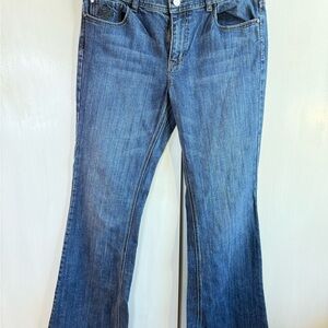 White House Black Market Embroidered Blanc 8 Flare Leg Jeans